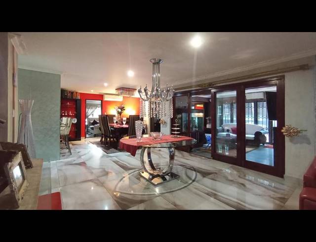 7 BEDROOM HOUSE FOR SALE IN RASLOUW